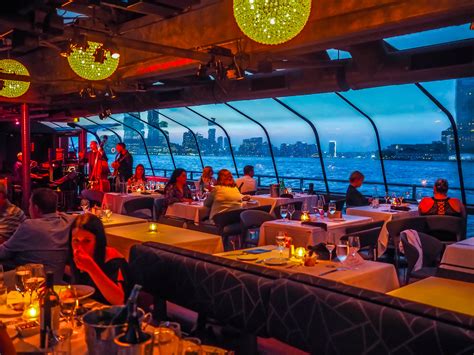 NYC Night Cruise Dinner .